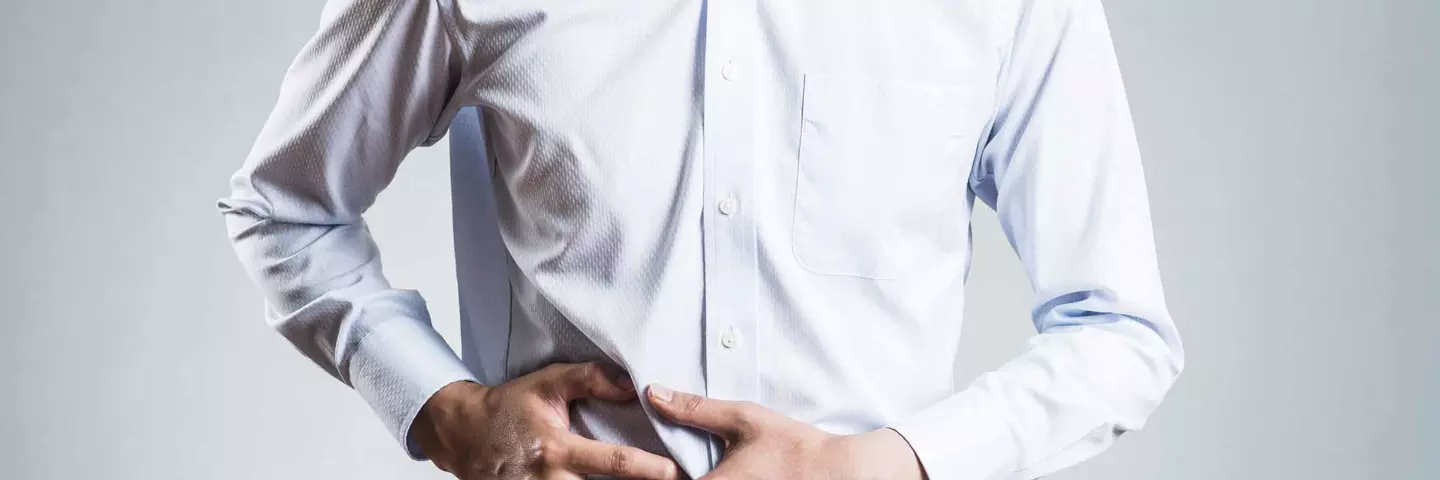 Mann mit Schmerzen