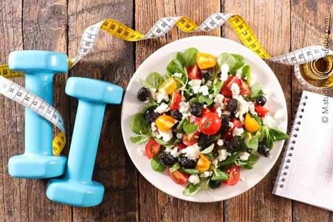 Hanteln und Salat - was bei Fettleber hilft