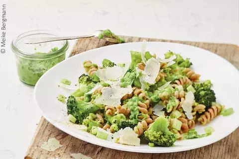 Nudelsalat mit Erbsenpesto