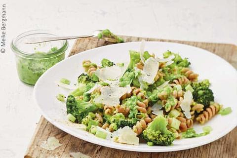 Nudelsalat mit Erbsenpesto