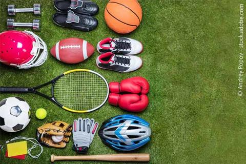 Sportequipment auf Rasen